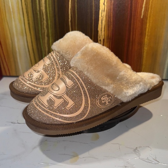 NWOT NFL (SF) WOMENS GLITTER OPEN BACK FUR MOCCASIN SLIPPERS - Size 7-8 - Picture 1 of 7